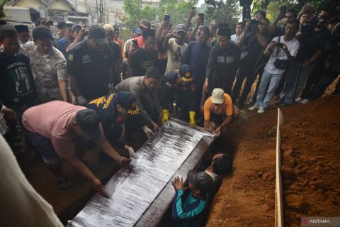 Begini suasana pemakaman ABK kapal rombongan jurnalis hilang kontak saat peliputan Gunung Anak Krakatau