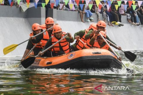 Mendayung semangat di arus Ciliwung Jakarta