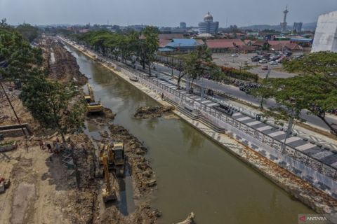 Proyek penataan Kali Kadia Kendari