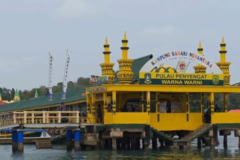 HUT TNI AL, Kodaeral IV cat ulang rumah warga Kampung Bahari Nusantara