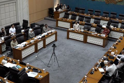 Komisi VII rapat dengan sejumlah pakar bahas RUU Kawasan Industri