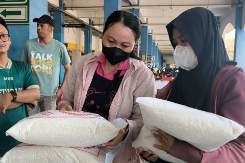 Peringati Harhubnas, Terminal Tirtonadi Surakarta gelar pasar murah
