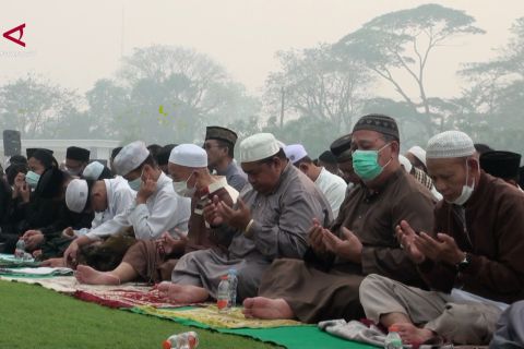 Pemkot dan warga Palangka Raya bersatu sholat istisqa memohon hujan