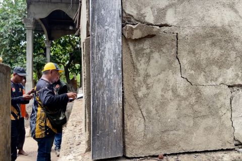 Pemkab Sikka verifikasi kerusakan rumah warga pascagempa M 7,7 NTT