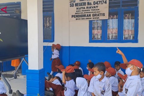 Pascaerupsi Sinabung aktivitas belajar di Kuta Rayat kembali normal