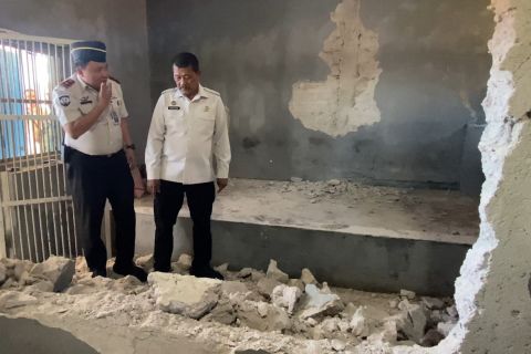 Ditjenpas Kemenimipas tinjau kerusakan Rutan Ruteng akibat gempa