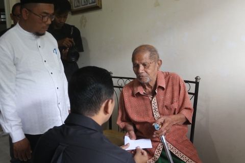 Pemko Banda Aceh salurkan bantuan triwulan bagi fakir uzur dan lansia