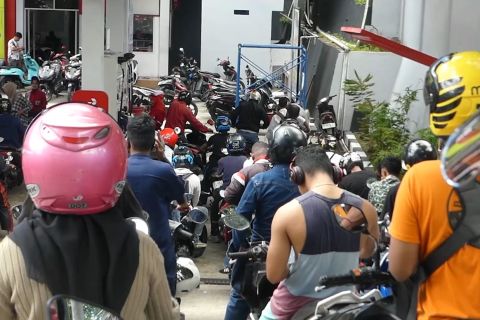 Bahlil: Antrean BBM Makassar akibat alih konsumsi & modifikasi tangki