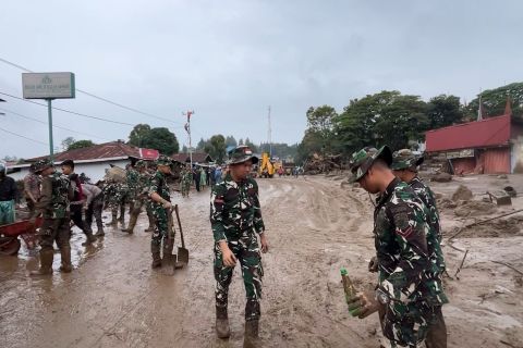 618 prajurit TNI dikerahkan bantu tangani banjir bandang di Solok