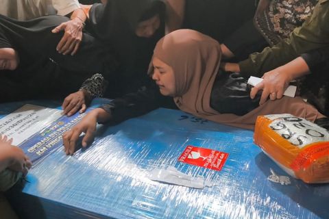 Isak tangis sambut jenazah Guntur, korban KMP Virgo asal Solo