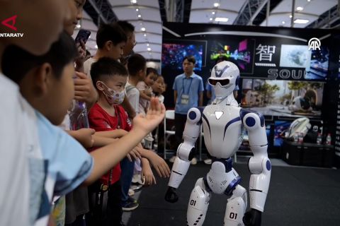 Lebih dari 100 robot ramaikan pameran robotik di China