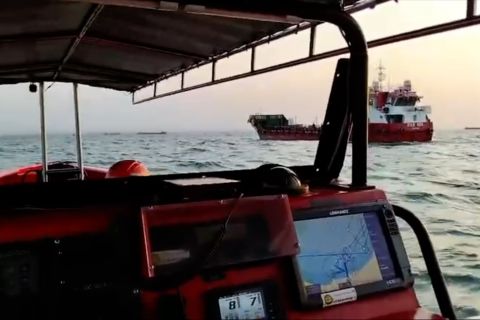 Tim SAR evakuasi delapan ABK kapal tunda tenggelam di perairan Bawean
