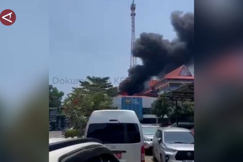 Gedung Kantor Bea Cukai Batam terbakar, diduga akibat suhu panas