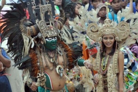 Pentas Ragam Desa Jelang Puncak Festival Petani 