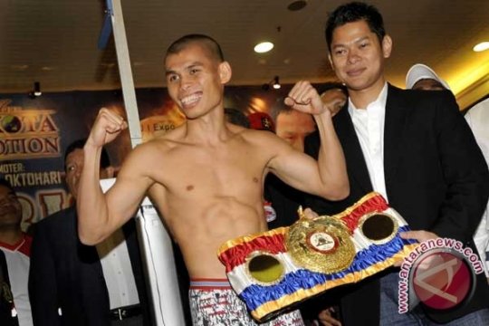 Pertarungan Chris John Diundur