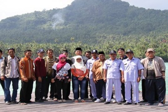Kunjungan ke Pulau Kelarik Page 1 Small