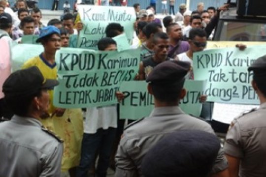 KPU Karimun Didemo/Rusdianto Page 1 Small