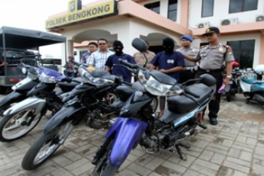 Geng Motor Pelaku Curanmor/Joko Sulistyo Page 1 Small