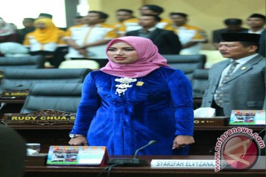 Pelantikan Syarifah elvyzana dan Asep Nurdin sebagai anggota DPRD Kepri Page 4 Small