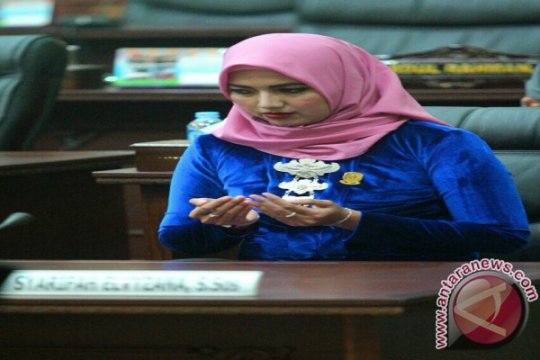 Pelantikan Syarifah elvyzana dan Asep Nurdin sebagai anggota DPRD Kepri Page 6 Small