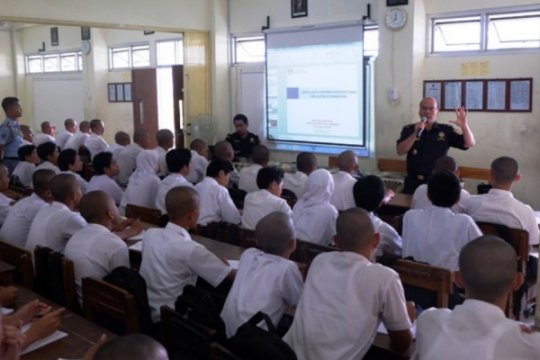 Bea Cukai Berikan Edukasi ke Siswa