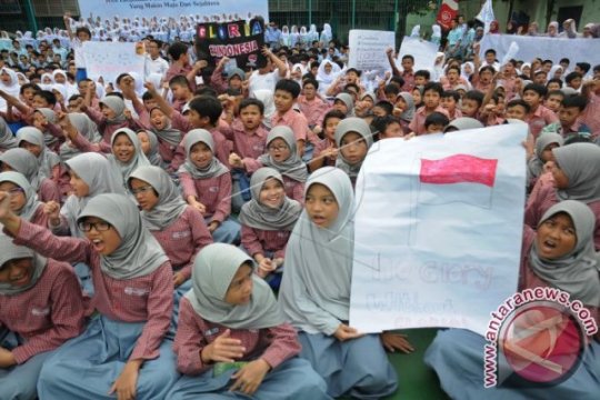 Gloria Jadi Duta Kemenpora Page 3 Small