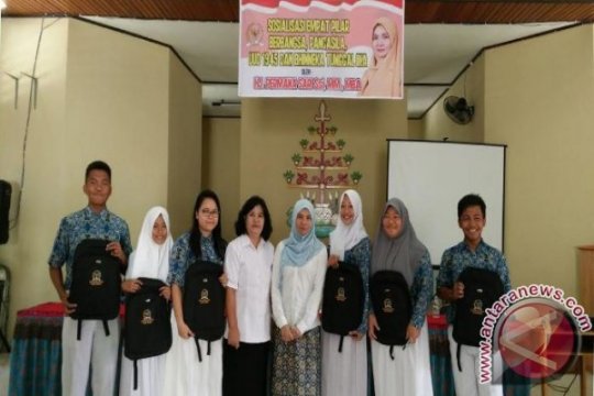 Anggota MPR RI Kunjungi SMK dan UMP Page 2 Small