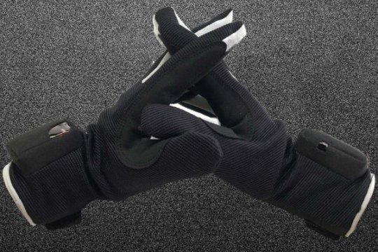 Sarung Tangan Pintar ini Ubah Bahasa Isyarat jadi Teks