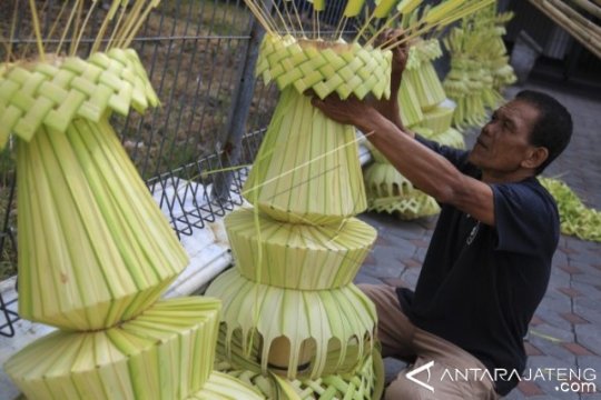 PEMBUATAN PENJOR JANUR Page 1 Small