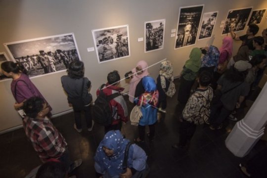 Pameran Foto 72th TapestRI Page 2 Small