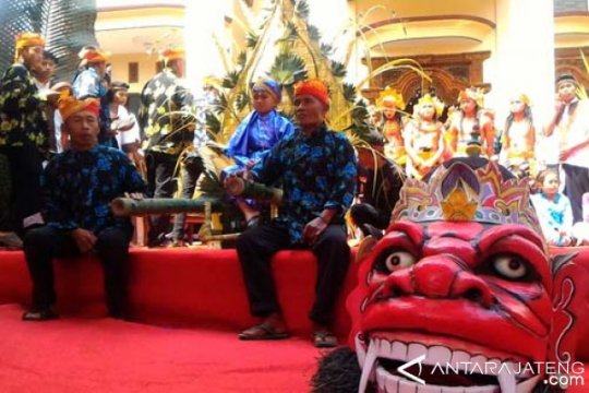 Petuah Bertebaran ketika Khitanan Anak Gunung 