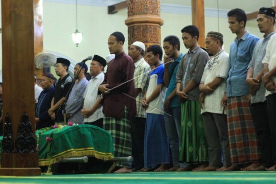 Kiper Persela Meninggal Dunia di Lapangan Page 3 Small