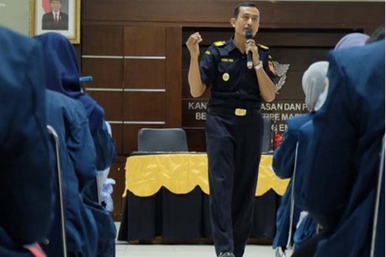 Mahasiswa Undip "Menggali" Ilmu Kepabeanan