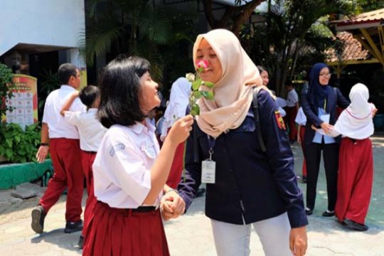 Gunakan Metode Bermain, Bea Cukai Mengajar