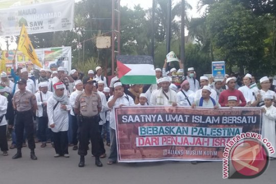 Unjuk Rasa Bela Palestina di Sampit Page 3 Small