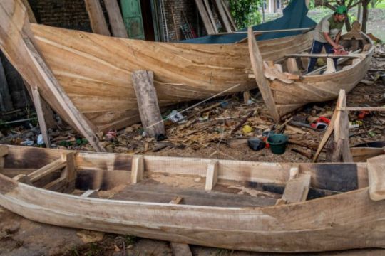 Perahu kayu tradisional Page 1 Small