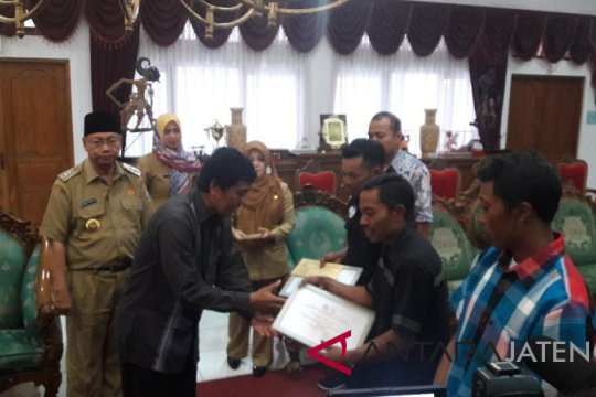 Jujur, tiga warga Temanggung dapat hadiah dari BPCB