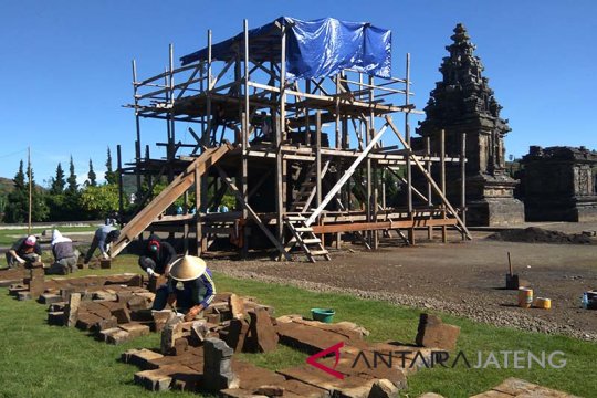 Candi Sembadra Dieng direhabilitasi (VIDEO)