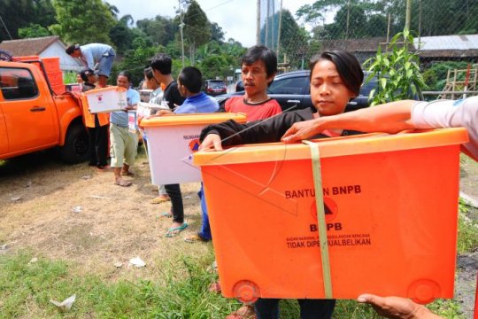 Bantuan logistik pengungsi Merapi Page 1 Small