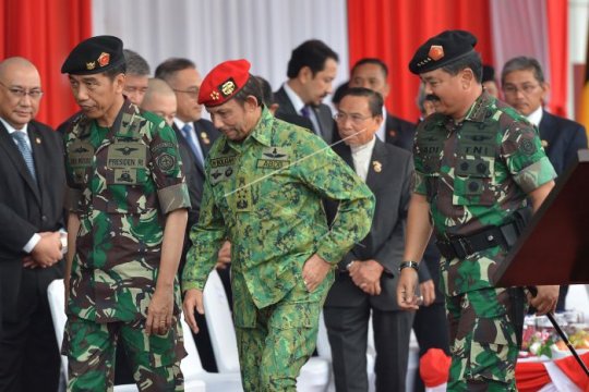 Sultan Brunei Darussalam Kunjungi Mabes TNI Page 1 Small
