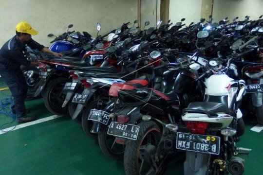 Arus balik pemudik gratis bersepeda motor Page 1 Small