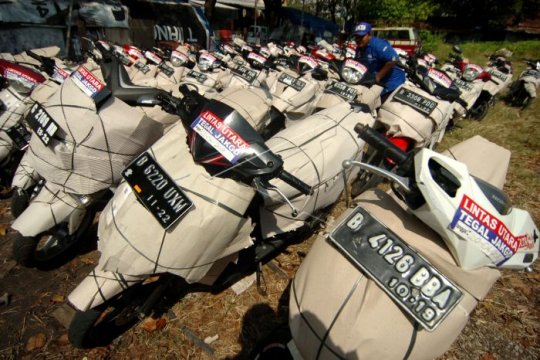 Angkut sepeda motor pemudik arus balik Page 1 Small