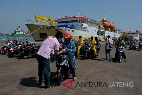 Pemudik motor menggunakan kapal laut Page 2 Small