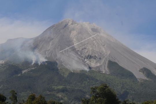 Hutan terbakar di lereng Merapi Page 2 Small