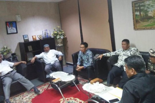 Sidak Komisi I DPRD Kepri di Disdukcapil Batam Page 4 Small