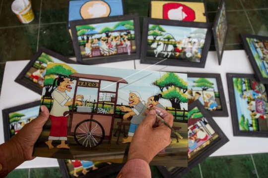 Kerajinan grafir kaca Page 1 Small