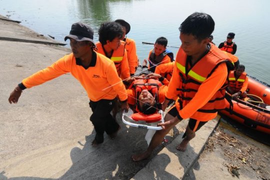 Pelatihan peningkatan kemampuan penyelamatan Page 1 Small