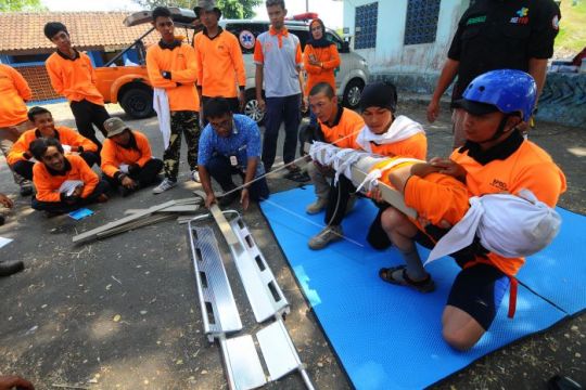 Pelatihan peningkatan kemampuan penyelamatan Page 2 Small