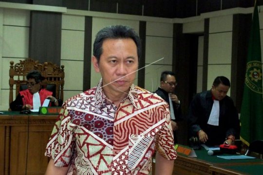 Sidang perdana bupati nonaktif Kebumen Page 4 Small