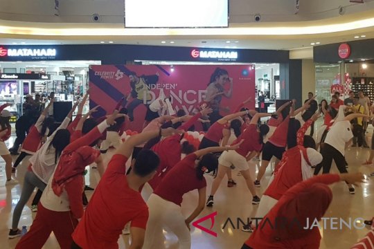 Celebrity Fitness Rayakan Kemerdekaan Lewat Fitnes di Mal